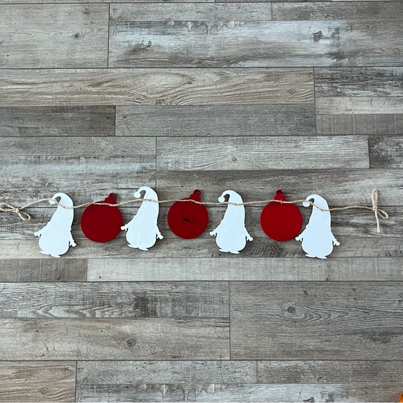 NWOT Rae Dunn Santa Gnome Christmas Garland - Picture 7 of 9